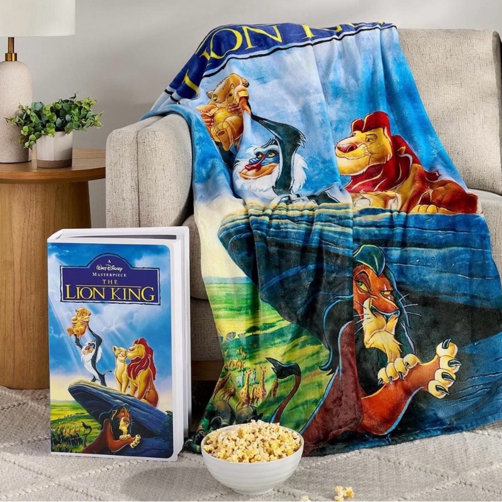 DISNEY CLASSIC VHS BOXED SILK TOUCH THROW